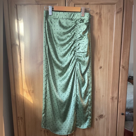 Zara green and black polka dot midi skirt - Picture 2 of 4